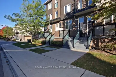 15 Heron Park Place 12, Toronto, On M1e 0b8