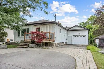 1013 Centre Street S, Whitby, On L1n 4x5