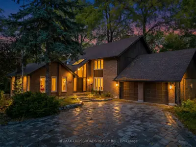 1910 Fairport Road, Pickering, On L1v 1t4