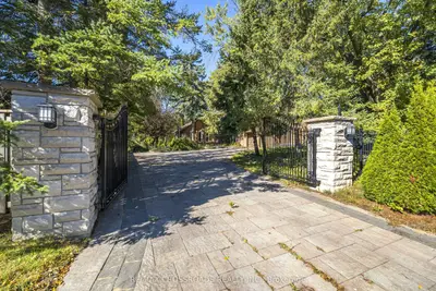 1910 Fairport Road, Pickering, On L1v 1t4