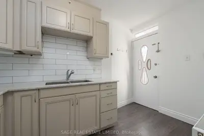 8 Brookmount Road 1b, Toronto, On M4l 3n1