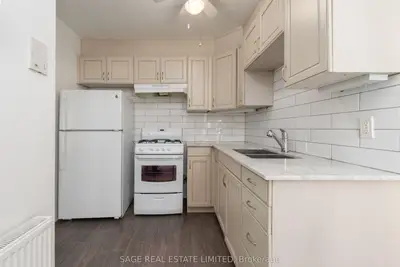 8 Brookmount Road 1b, Toronto, On M4l 3n1