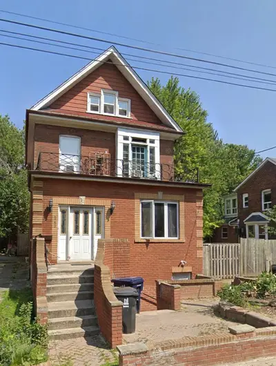 243 Woodfield Road 2nd Floor, Toronto, On M4l 2w8