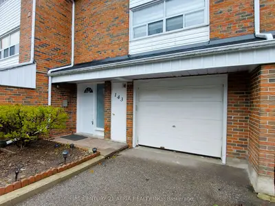 143 Purpledusk Trail, Toronto, On M1e 4c9