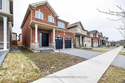 10 Moses Crescent, Clarington, On L1c 0t7