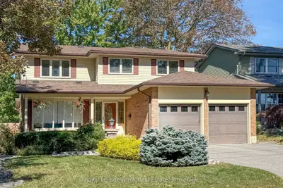204 St John Street E, Whitby, On L1n 6m1