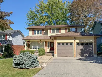 204 St John Street E, Whitby, On L1n 6m1