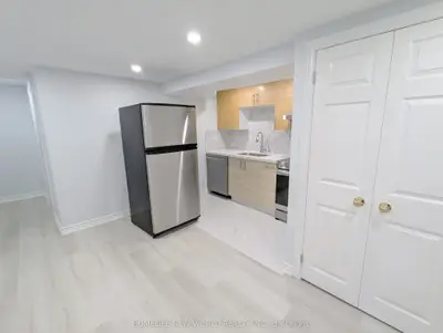 90 Oakvale Avenue Lower, Toronto, On M4j 1j1