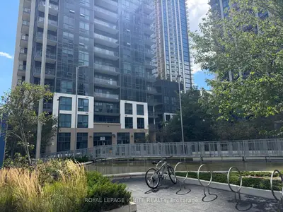 10 Meadowglen Place 310, Toronto, On M1g 0a8