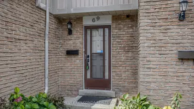 1290 Bridletowne Circle 69, Toronto, On M1w 2v4