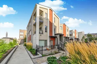 70 Orchid Place Drive 15, Toronto, On M1b 0c4