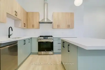 2083 Danforth Avenue 202, Toronto, On M4c 1k1