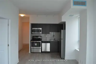 1215 Bayly Street Ph2-02, Pickering, On L1w 1l7
