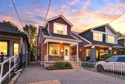 725 Sammon Avenue, Toronto, On M4c 2e3