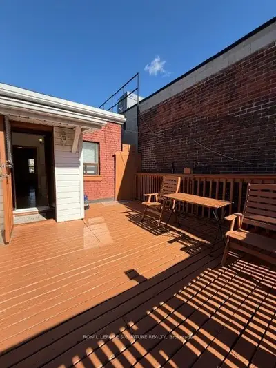 455 B Danforth Avenue 2nd Flr, Toronto, On M4k 1p1