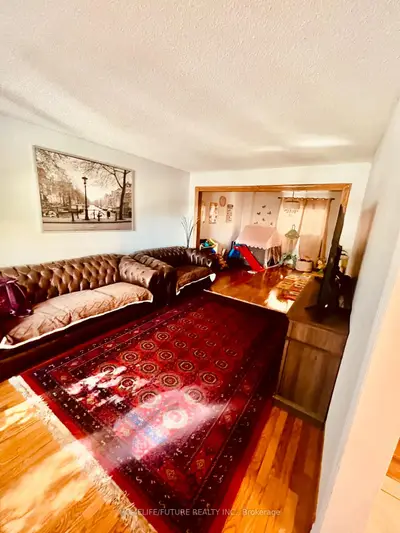 1669 Beaton Way Main & 2nd, Pickering, On L1x 1x7