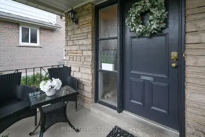24 Lalton Place, Toronto, On M1e 1t4