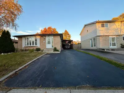 15 Hutcherson Square, Toronto, On M1b 1c5