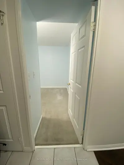 11 Lee Centre Drive 1805, Toronto, On M1h 3j5
