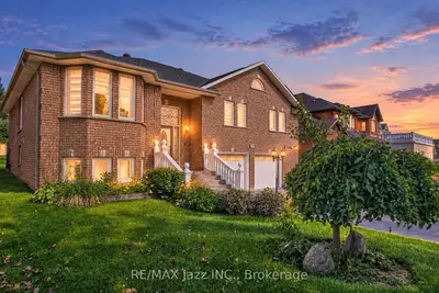 119 Elizabeth Street, Oshawa, On L1j 8l9