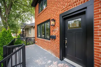 3517 St Clair Avenue E, Toronto, On M1k 1l4