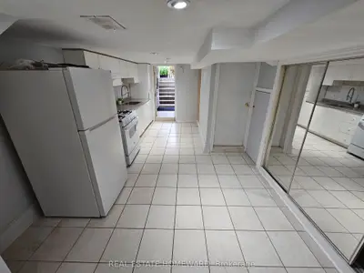 19 Keystone Avenue Lower Level, Toronto, On M4c 1g9