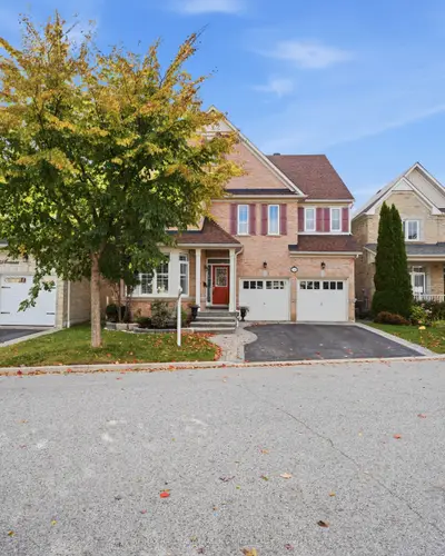 10 Weatherby Avenue, Ajax, On L1z 1r7