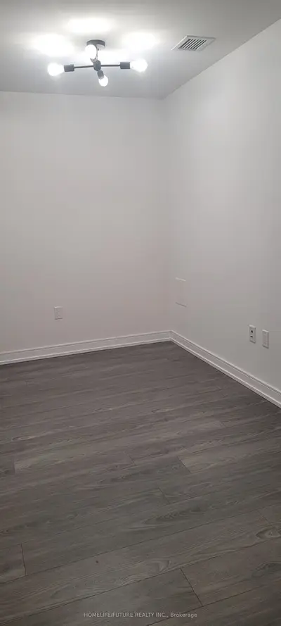 225 Village Green Square 207, Toronto, On M1s 0n4