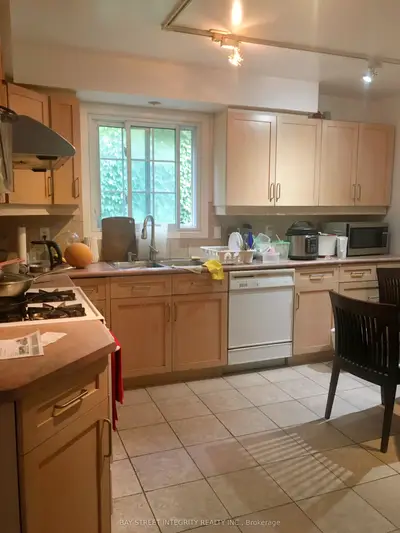 98 Carolbreen Square Upper, Toronto, On M1v 1h5