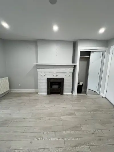 1659 Gerrard Street E 1, Toronto, On M4l 2a9