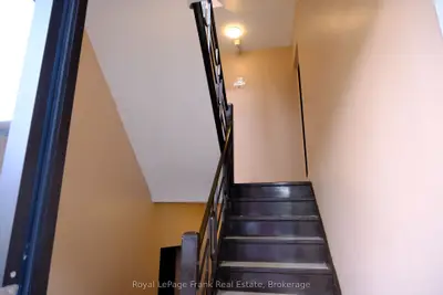 365 Elgin Court 3, Oshawa, On L1j 2p5