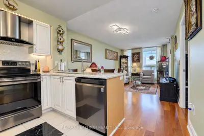 50 Brian Harrison Way 301, Toronto, On M1p 5j4