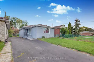 184 E Canlish Road E Upper, Toronto, On M1p 1t2