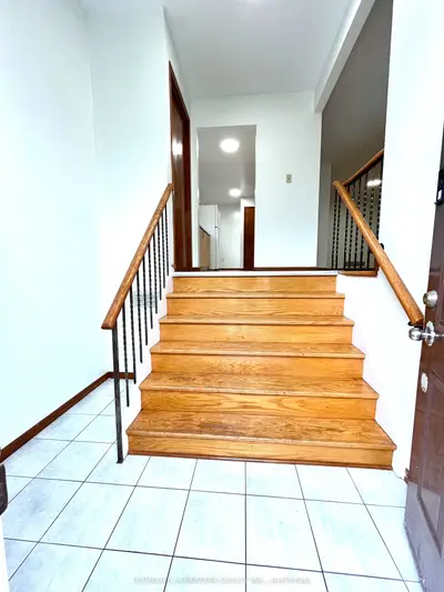 44 Lady Churchill Court, Toronto, On M1v 2j6