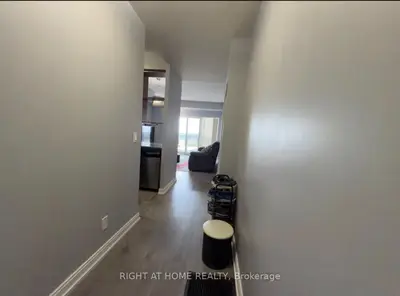 181 Village Green Square 1221, Toronto, On M1s 0k6