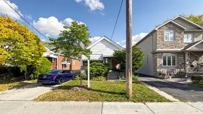 11 Hutton Avenue, Toronto, On M4c 3l2