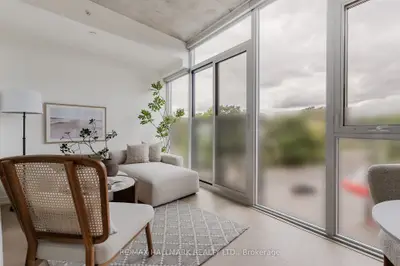 60 Haslett Avenue 404, Toronto, On M4l 0a9