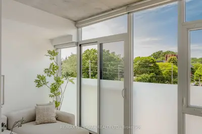 60 Haslett Avenue 404, Toronto, On M4l 0a9