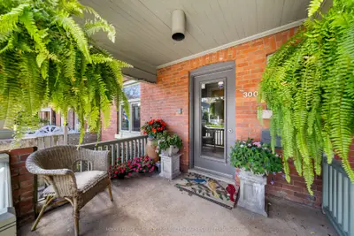 300 Woodbine Avenue, Toronto, On M4l 3p4