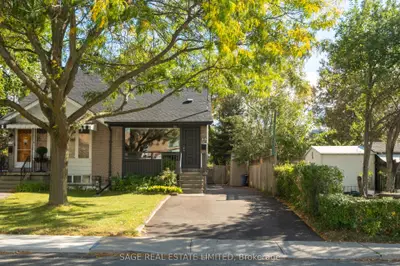 35 Chapman Avenue, Toronto, On M4b 1c4