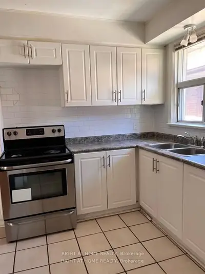 10 Shenley Road Main, Toronto, On M1k 3v6