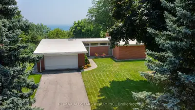 59 Hill Crescent, Toronto, On M1m 1j3