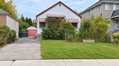 56 Commonwealth Avenue, Toronto, On M1k 4k2