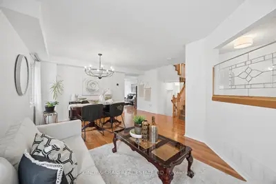 25 Mallory Street, Clarington, On L1e 2b4
