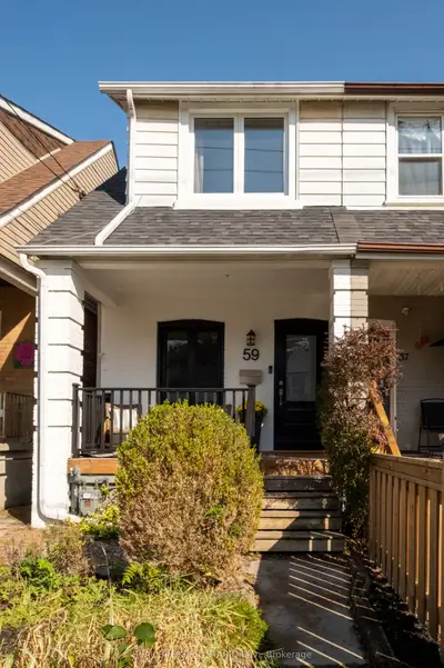 59 Bastedo Avenue, Toronto, On M4c 3m8
