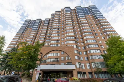 80 Alton Towers Circle 1913, Toronto, On M1v 5e8