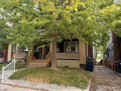53 Wineva Avenue Lower, Toronto, On M4e 2t1