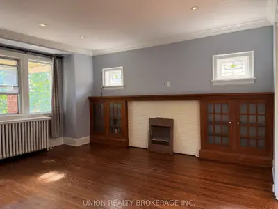 54 Wineva Avenue Upper, Toronto, On M4e 2t2