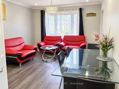 6 Shawford Crescent Main, Toronto, On M1g 1v8