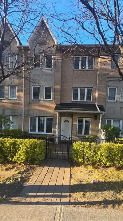 19 Rosebank Drive 1003, Toronto, On M1b 5z2